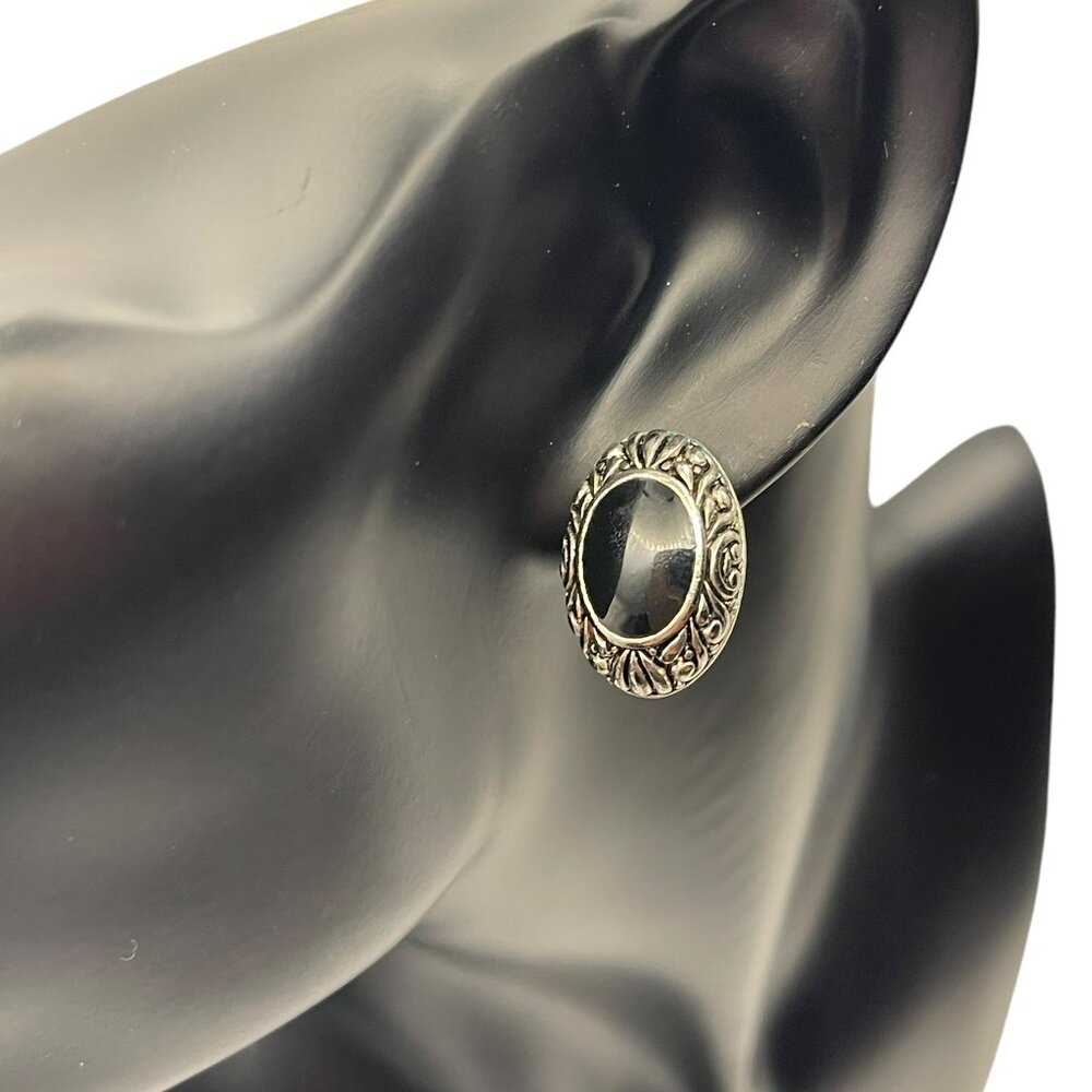 **Vintage Black Stone with Scalloped Silver Tone Border Oval Earrings